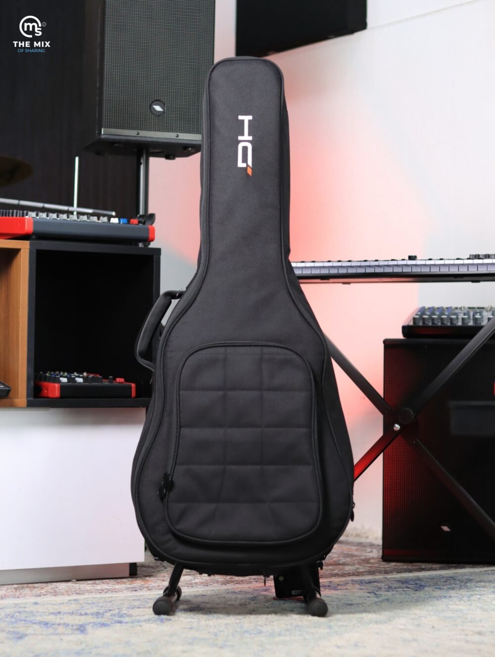 Alternative view of DieHard DHEAGB Professional Acoustic Guitar Bag made of waterproof 1200D polyester material