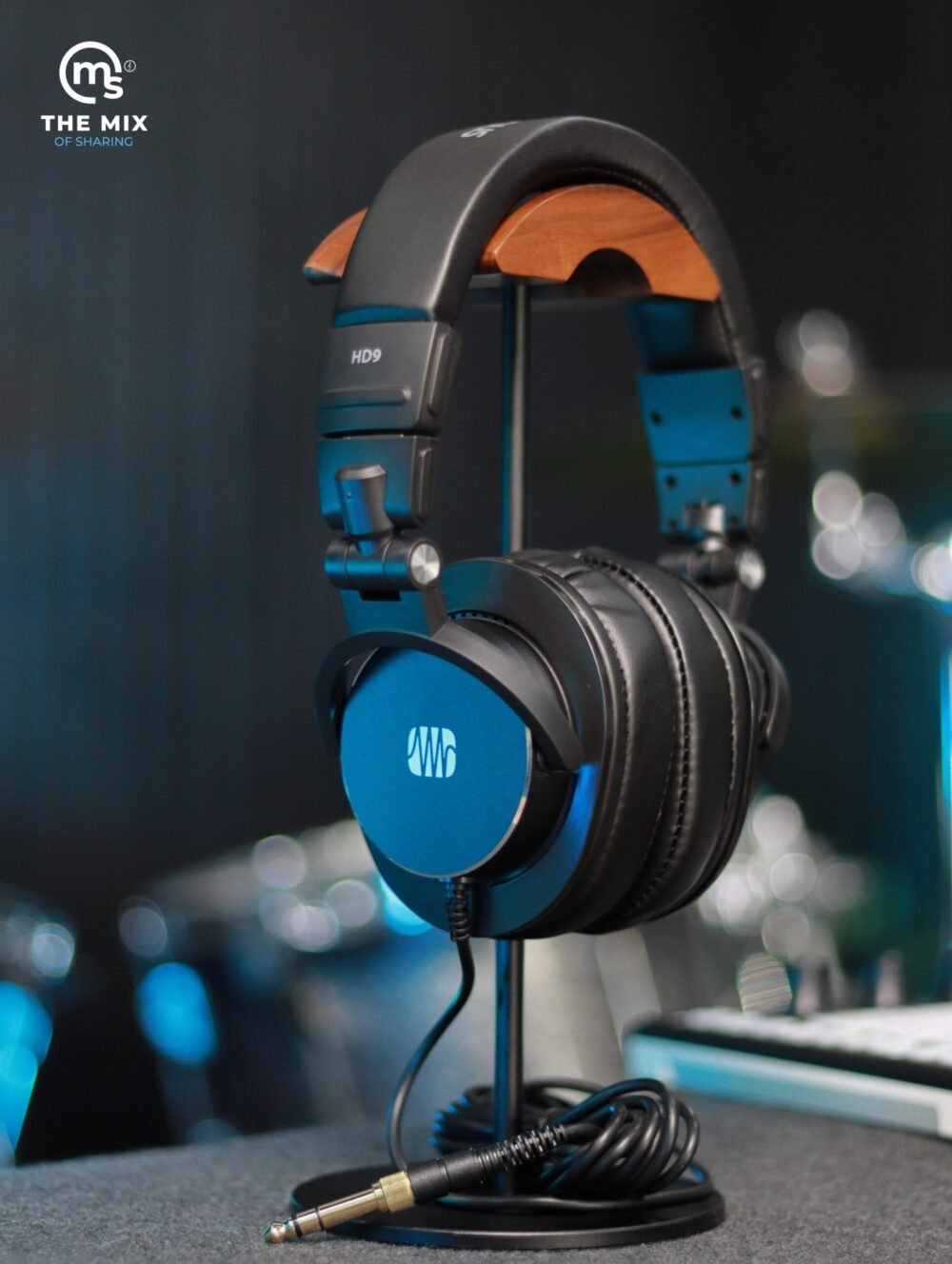 Alternative view of PreSonus HD9 Professional Monitoring Headphones (closed-back)