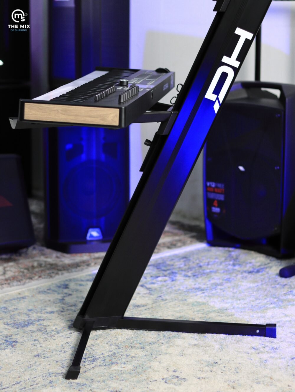 Alternative view of Die Hard DHKS10BK Column Style Keyboard Stand