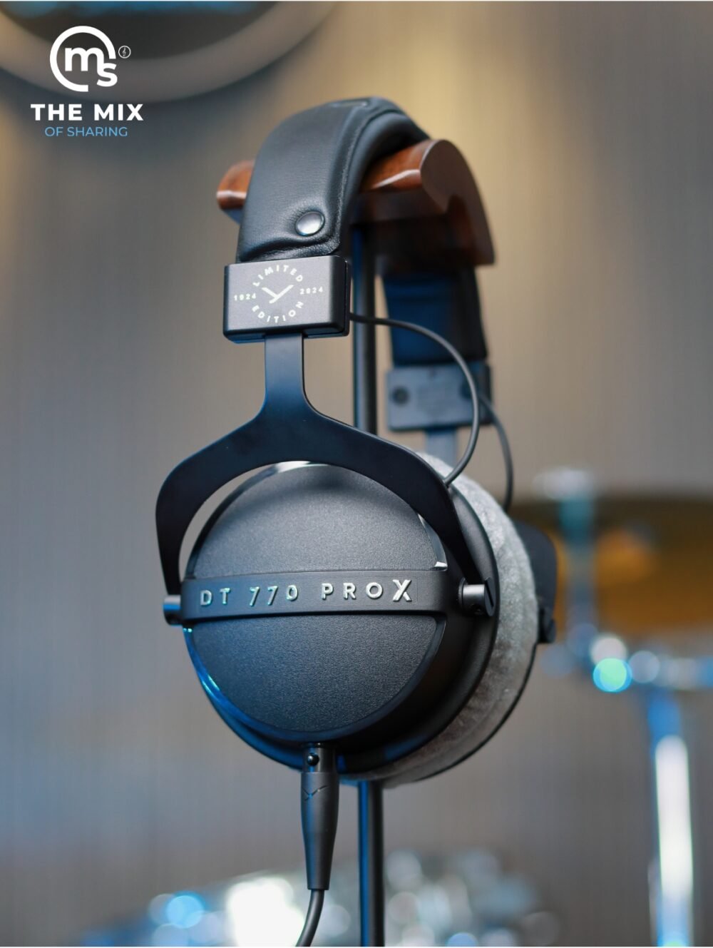 Alternative view of beyerdynamic DT 770 PRO X Limit Edition Studio headphone (closed)