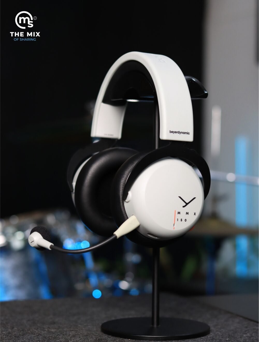 Alternative view of beyerdynamic MMX 150 grey USB gaming headset (closed)