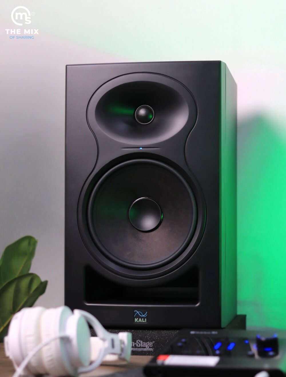 Alternative view of Kali Audio LP-8 V2 8-inch Powered Studio Monitor (Pair)