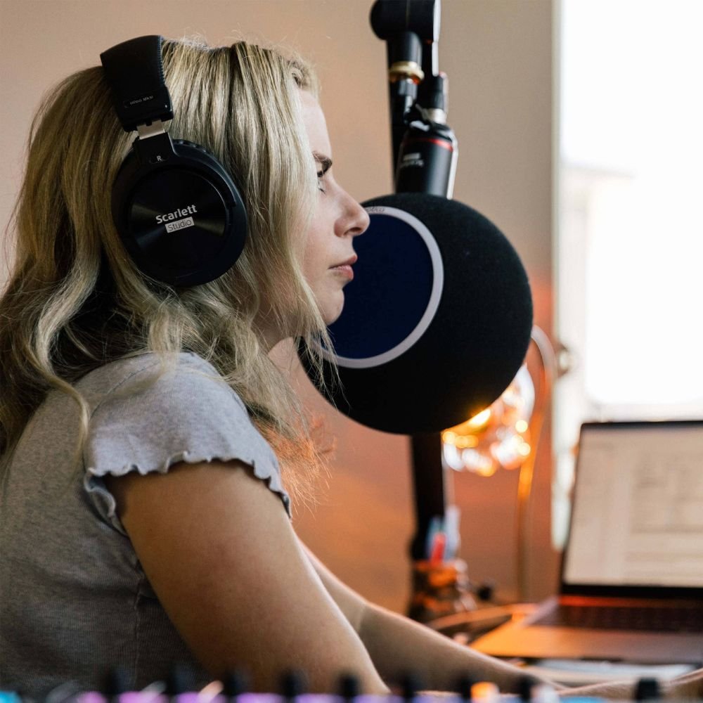 Alternative view of Focusrite Scarlett HP60 MkIII Headphones