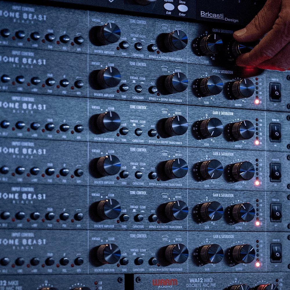 Alternative view of Warm Audio TB12 Tone Beast Dual-Voice American Mic Preamp