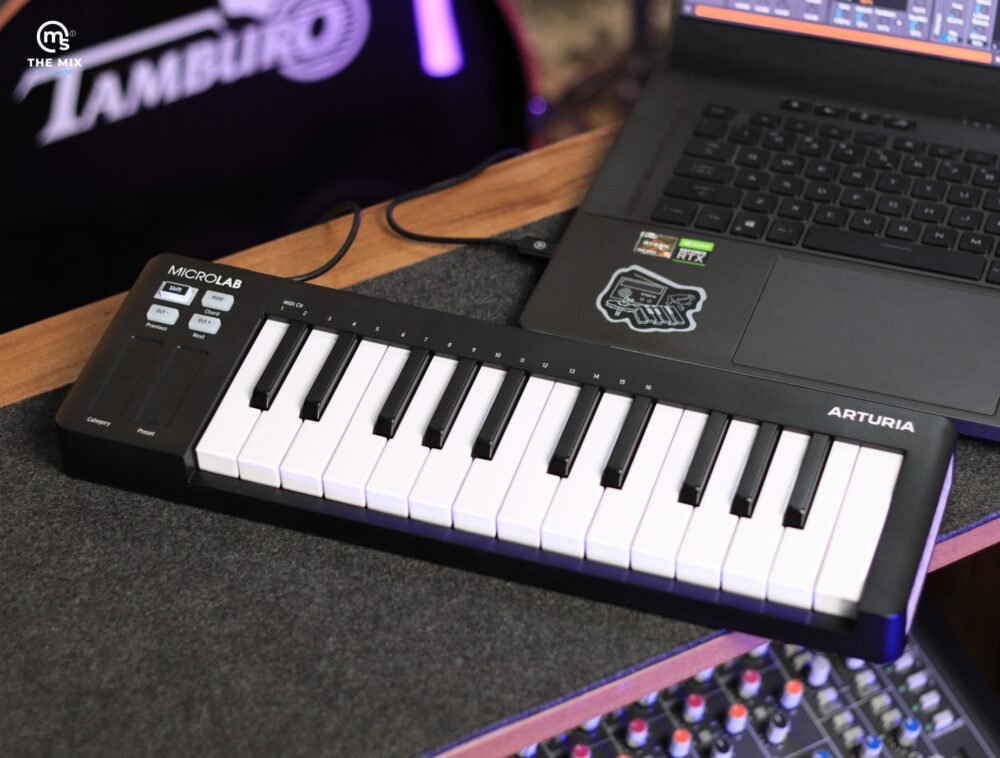 Alternative view of Arturia Microlab MK3 Keyboard Midi Controller