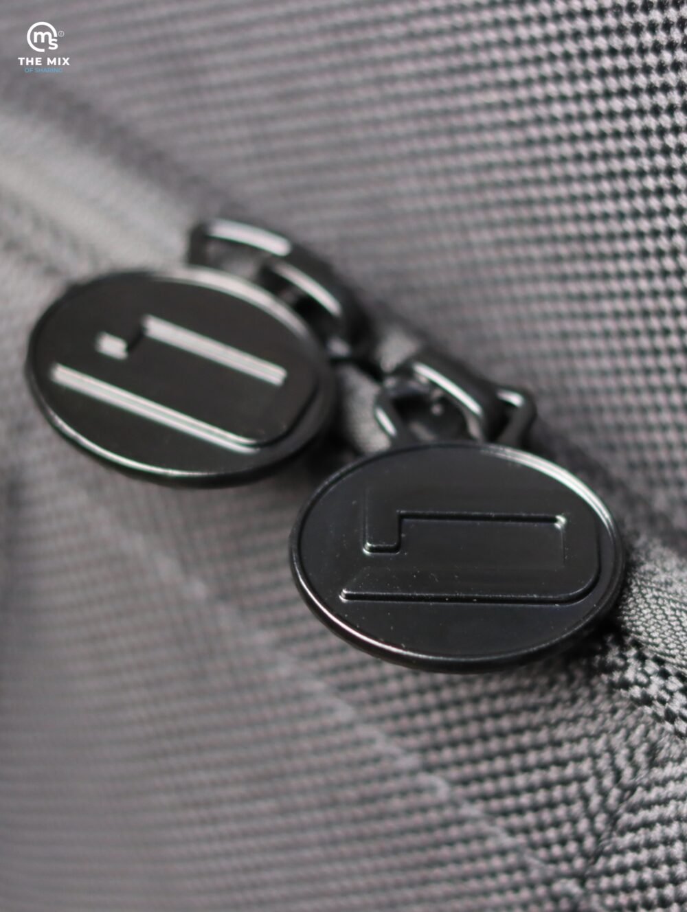 DieHard DHEAGB Professional Acoustic Guitar Bag made of waterproof 1200D polyester material - Image 12
