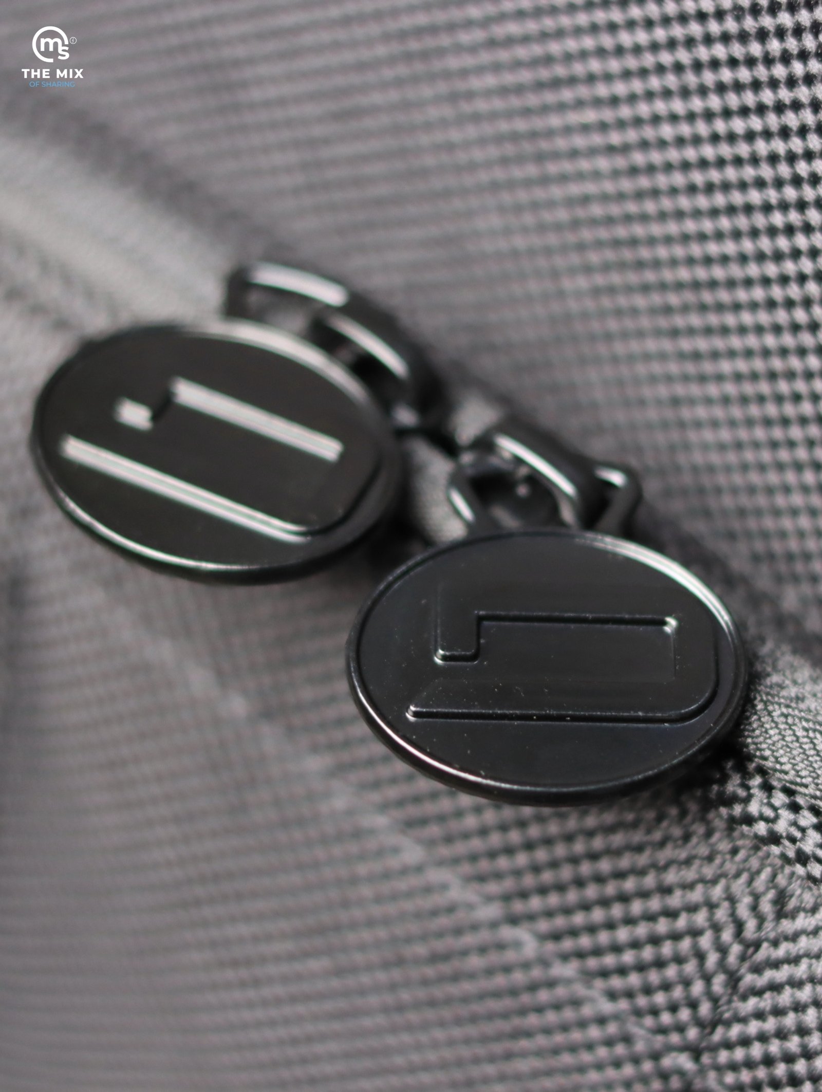 DieHard DHEAGB Professional Acoustic Guitar Bag made of waterproof 1200D polyester material - Image 12