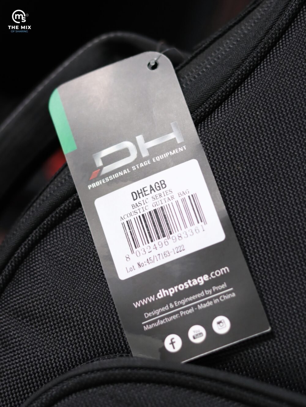DieHard DHEAGB Professional Acoustic Guitar Bag made of waterproof 1200D polyester material - Image 3
