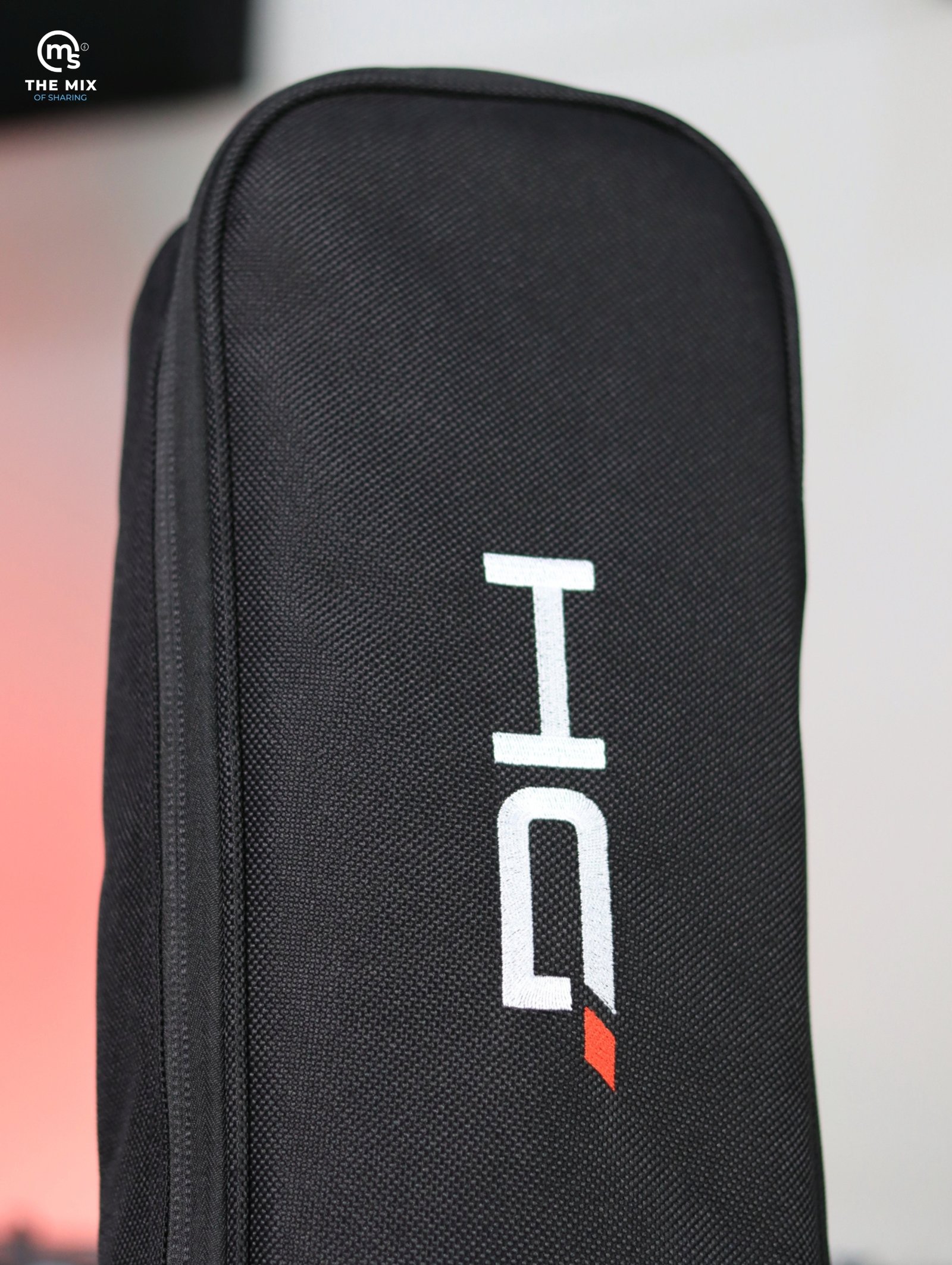DieHard DHEAGB Professional Acoustic Guitar Bag made of waterproof 1200D polyester material - Image 4
