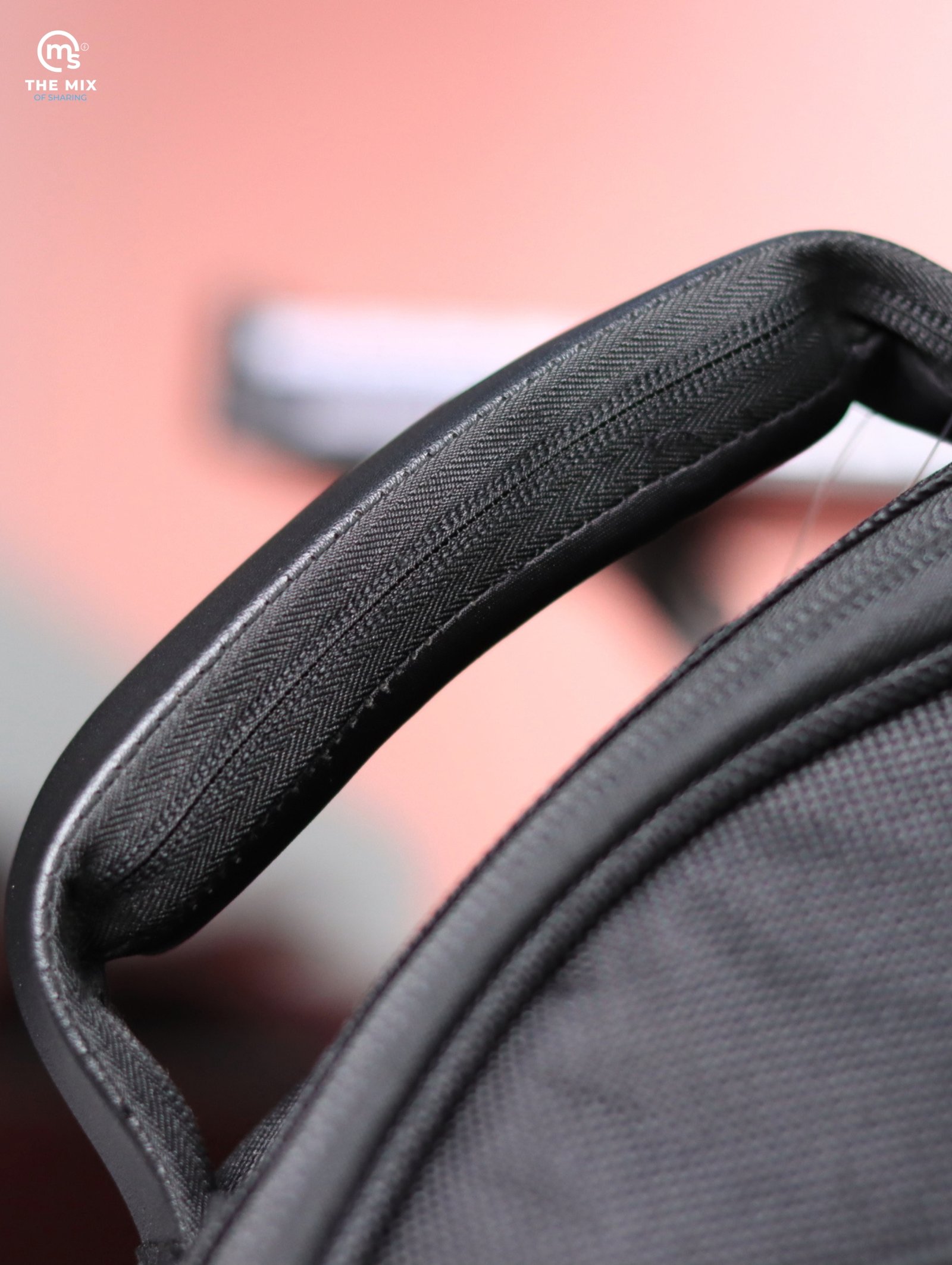 DieHard DHEAGB Professional Acoustic Guitar Bag made of waterproof 1200D polyester material - Image 5