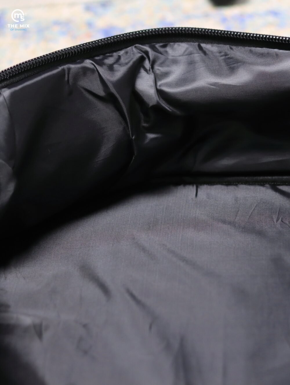 DieHard DHEAGB Professional Acoustic Guitar Bag made of waterproof 1200D polyester material - Image 8