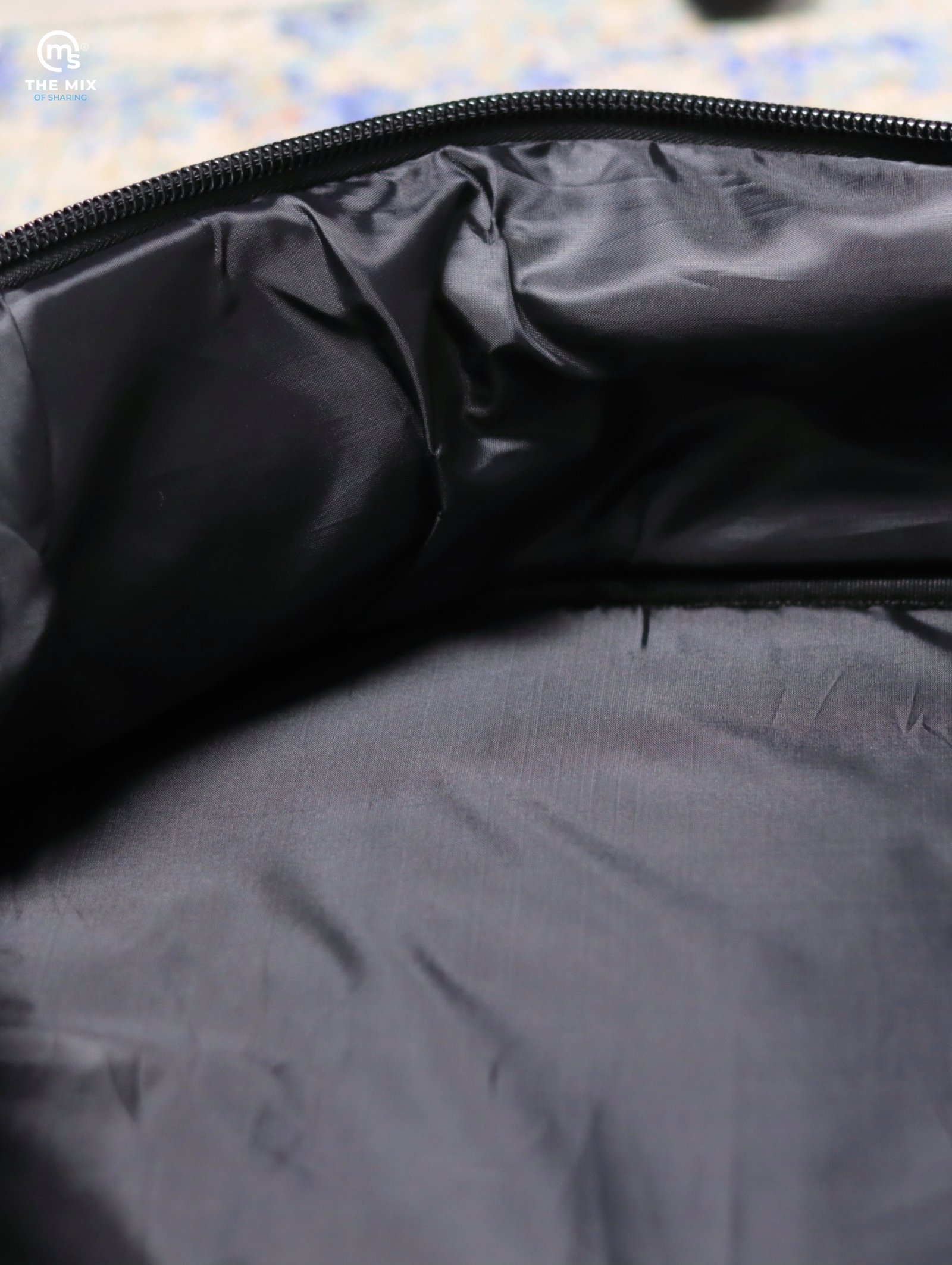 DieHard DHEAGB Professional Acoustic Guitar Bag made of waterproof 1200D polyester material - Image 8