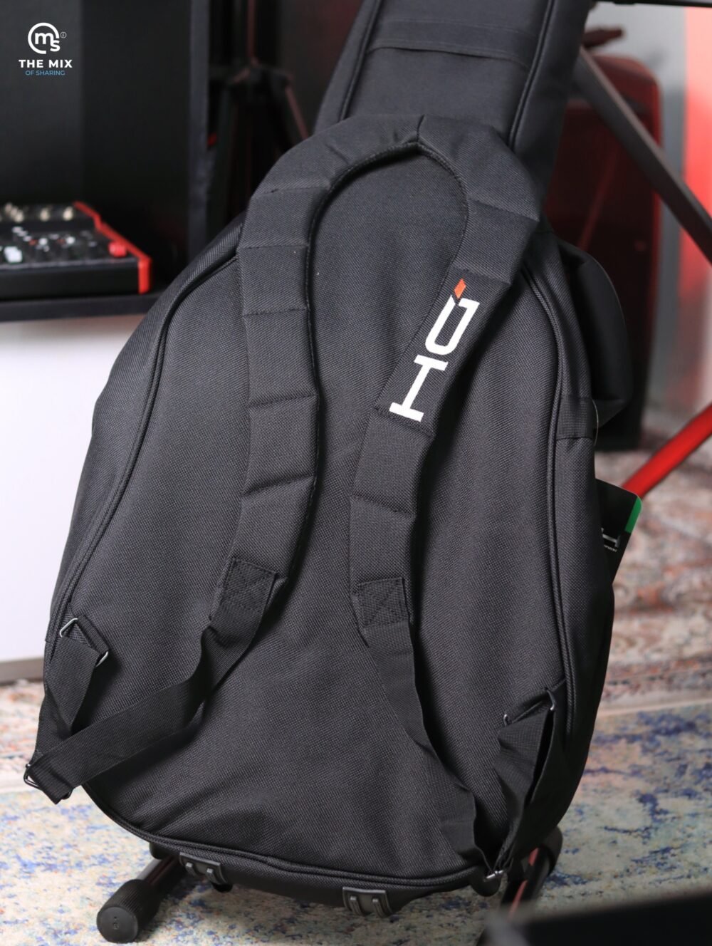 DieHard DHEAGB Professional Acoustic Guitar Bag made of waterproof 1200D polyester material - Image 9