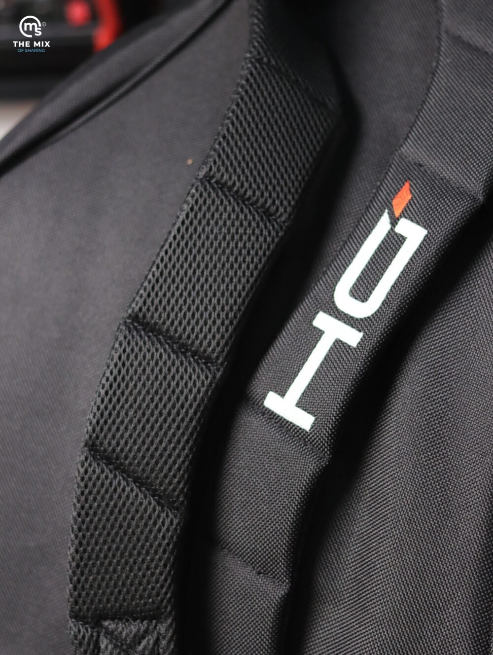 DieHard DHEAGB Professional Acoustic Guitar Bag made of waterproof 1200D polyester material - Image 10