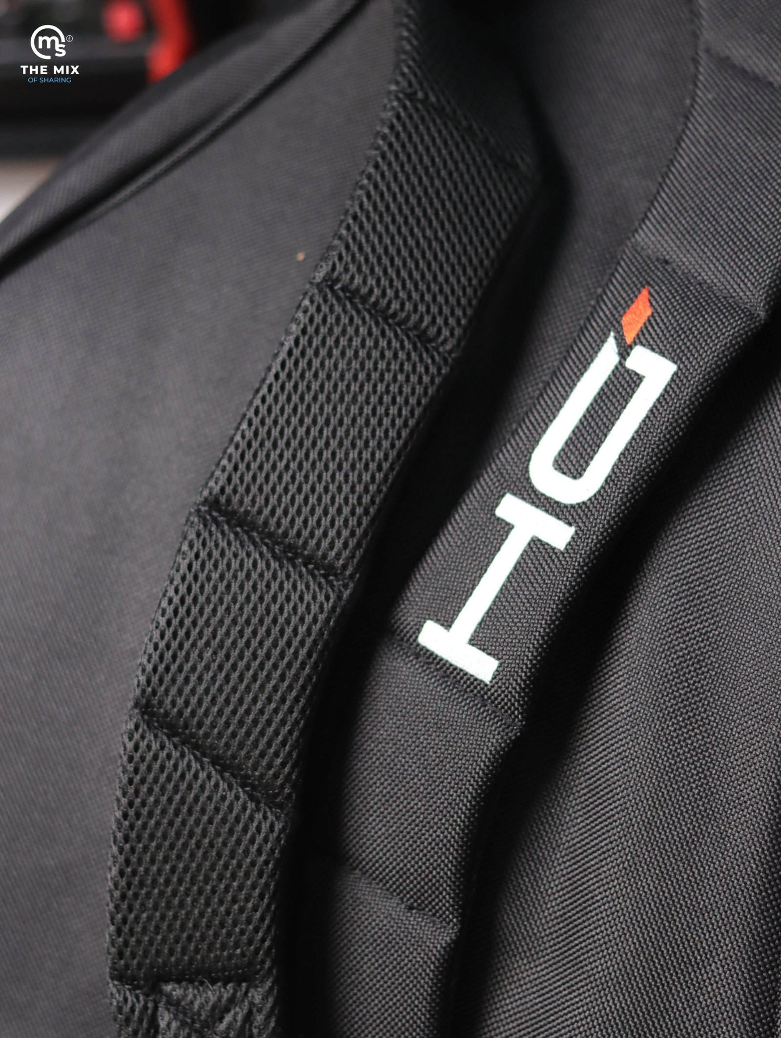 DieHard DHEAGB Professional Acoustic Guitar Bag made of waterproof 1200D polyester material - Image 10