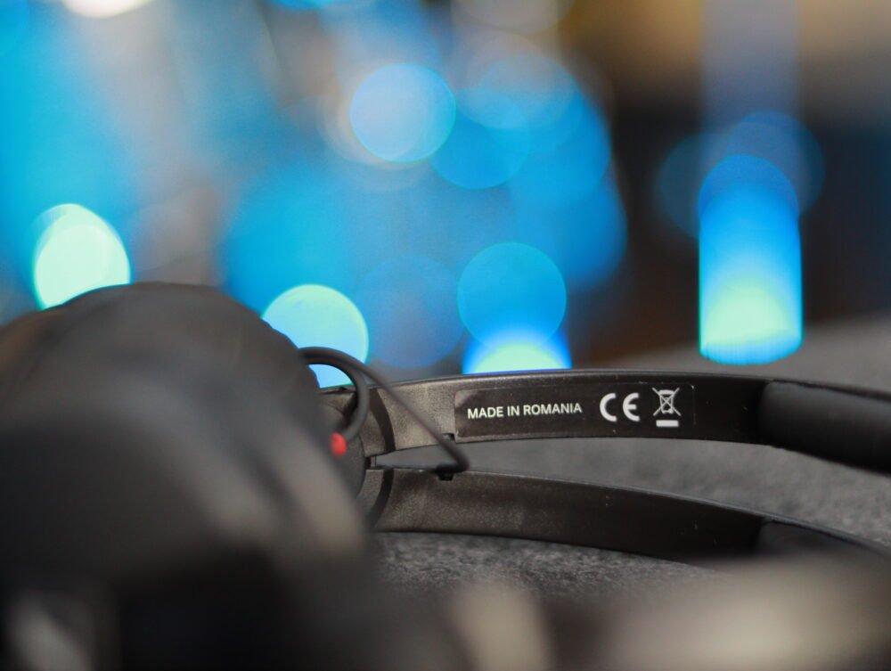 Sennheiser HD25 Induestry standard DJs headphone - (closed) - Image 7