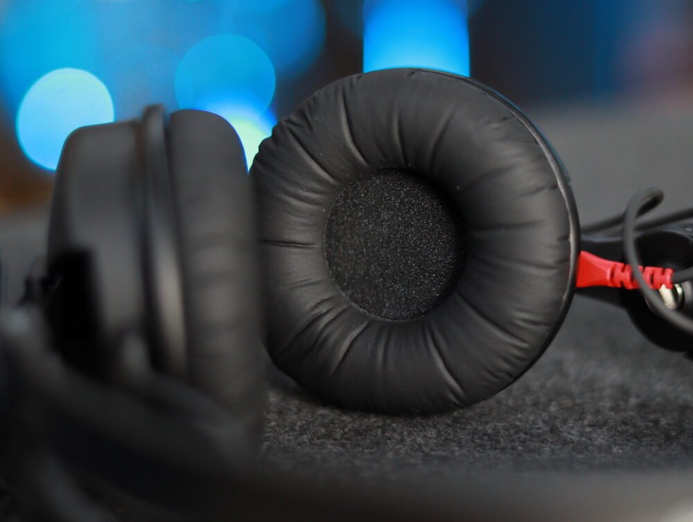 Sennheiser HD25 Induestry standard DJs headphone - (closed) - Image 8