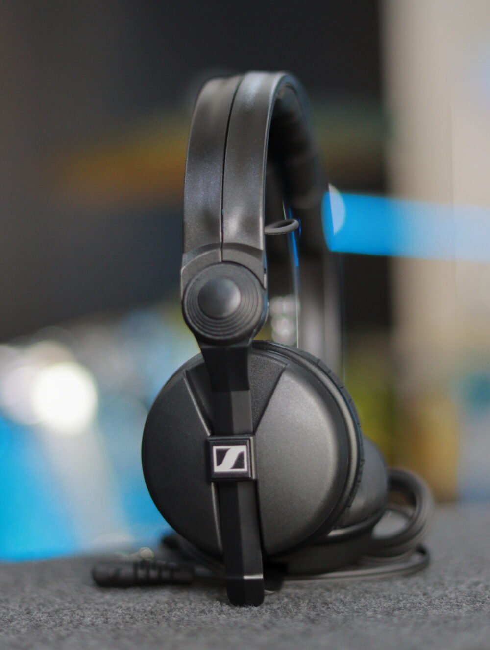Sennheiser HD25 Induestry standard DJs headphone - (closed) - Image 4