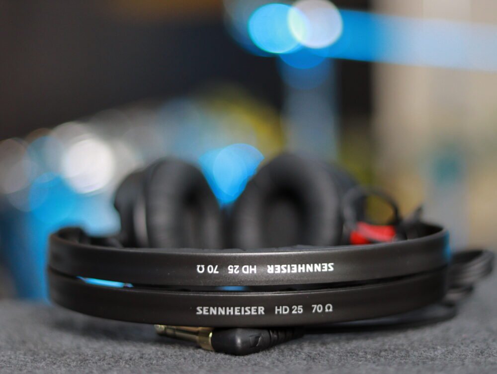 Sennheiser HD25 Induestry standard DJs headphone - (closed) - Image 6