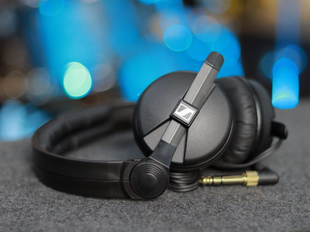 Sennheiser HD25 Induestry standard DJs headphone - (closed) - Image 5