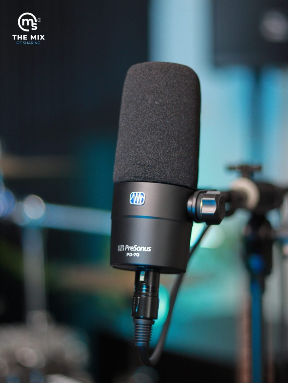 Alternative view of PreSonus PD-70 Broadcast Dynamic Microphone