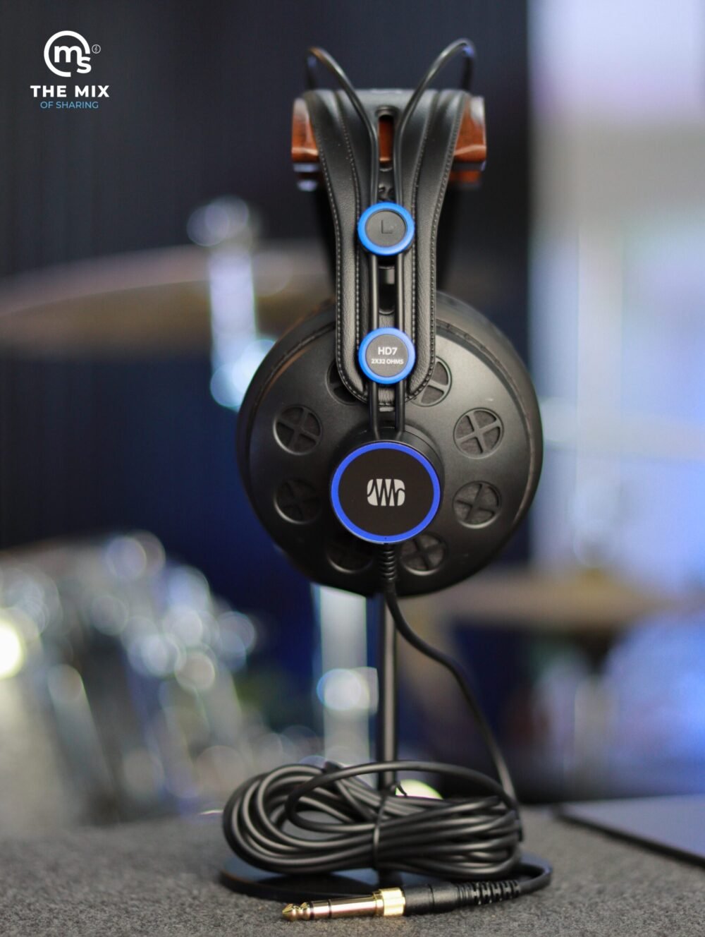 Alternative view of PreSonus HD7 Professional Monitoring Headphones (semi-open)