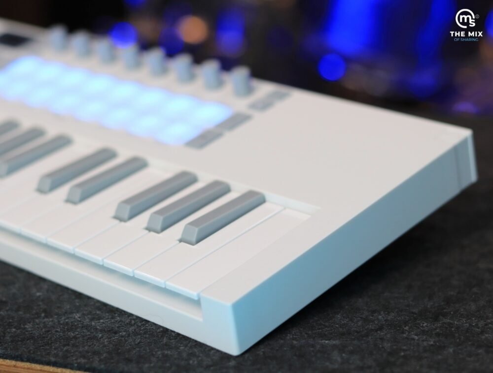 Novation Launchkey Mini 37 White Midi Keyboard Controller - Image 11