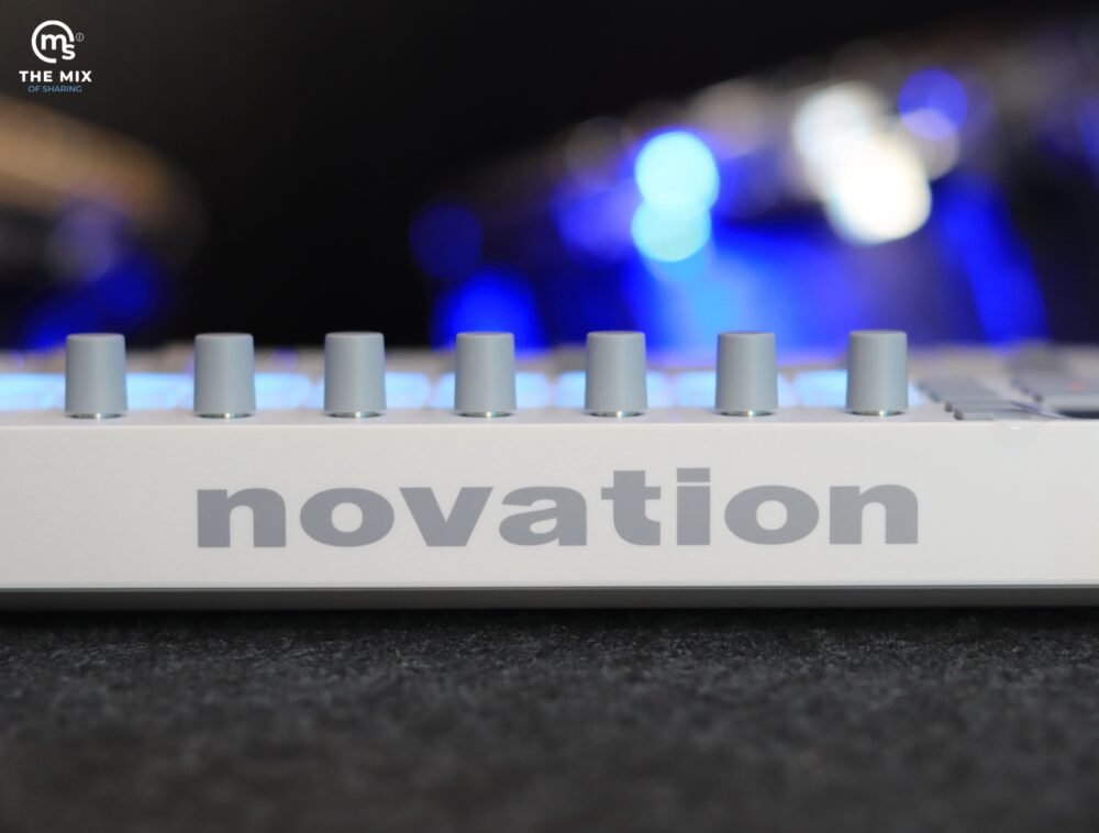 Novation Launchkey Mini 37 White Midi Keyboard Controller - Image 3