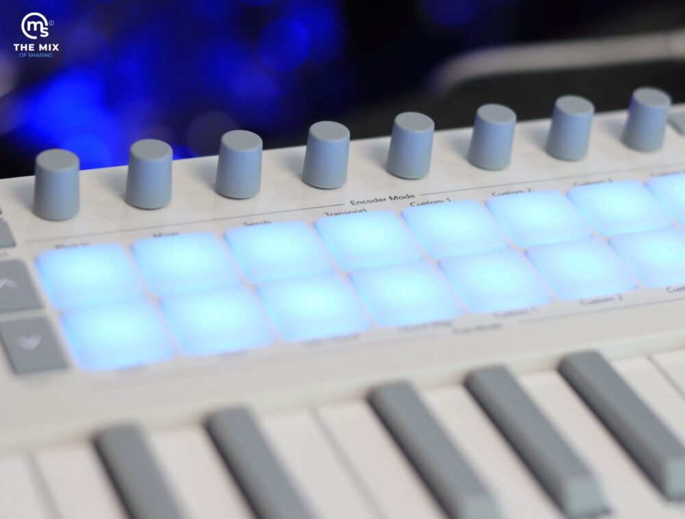 Novation Launchkey Mini 37 White Midi Keyboard Controller - Image 9
