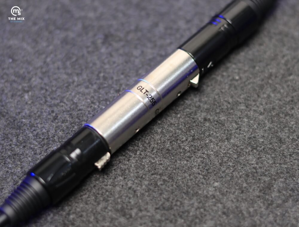 Alternative view of Hosa Ground Lifter XLR3F to XLR3M Connector