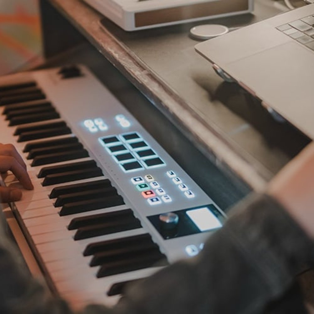 Alternative view of Arturia KeyLab Essential 88 mk3 Midi Controller