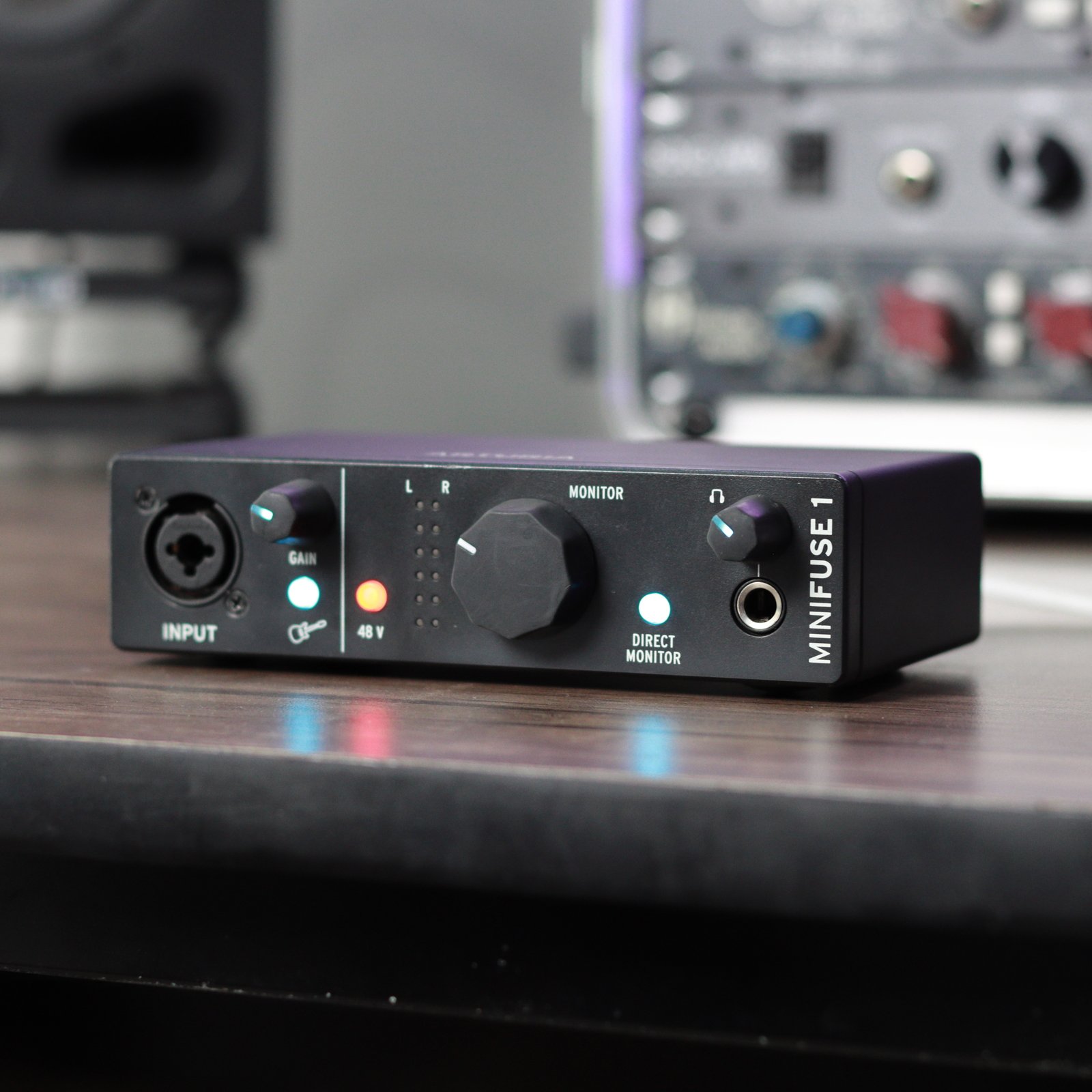 Alternative view of Arturia MiniFuse 1 Audio Interface – Black (Used, Good Condition)