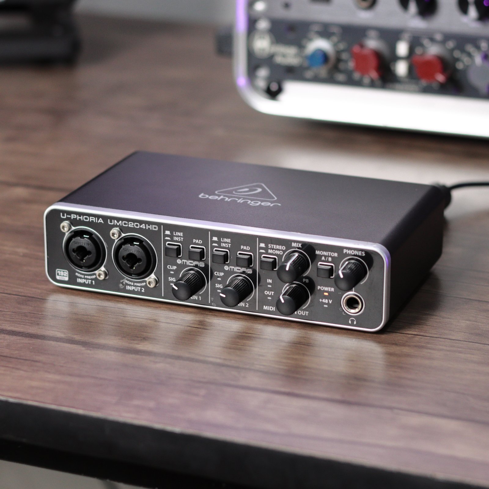 Alternative view of Behringer UMC204HD Audio Interface – (Used, Good Condition)