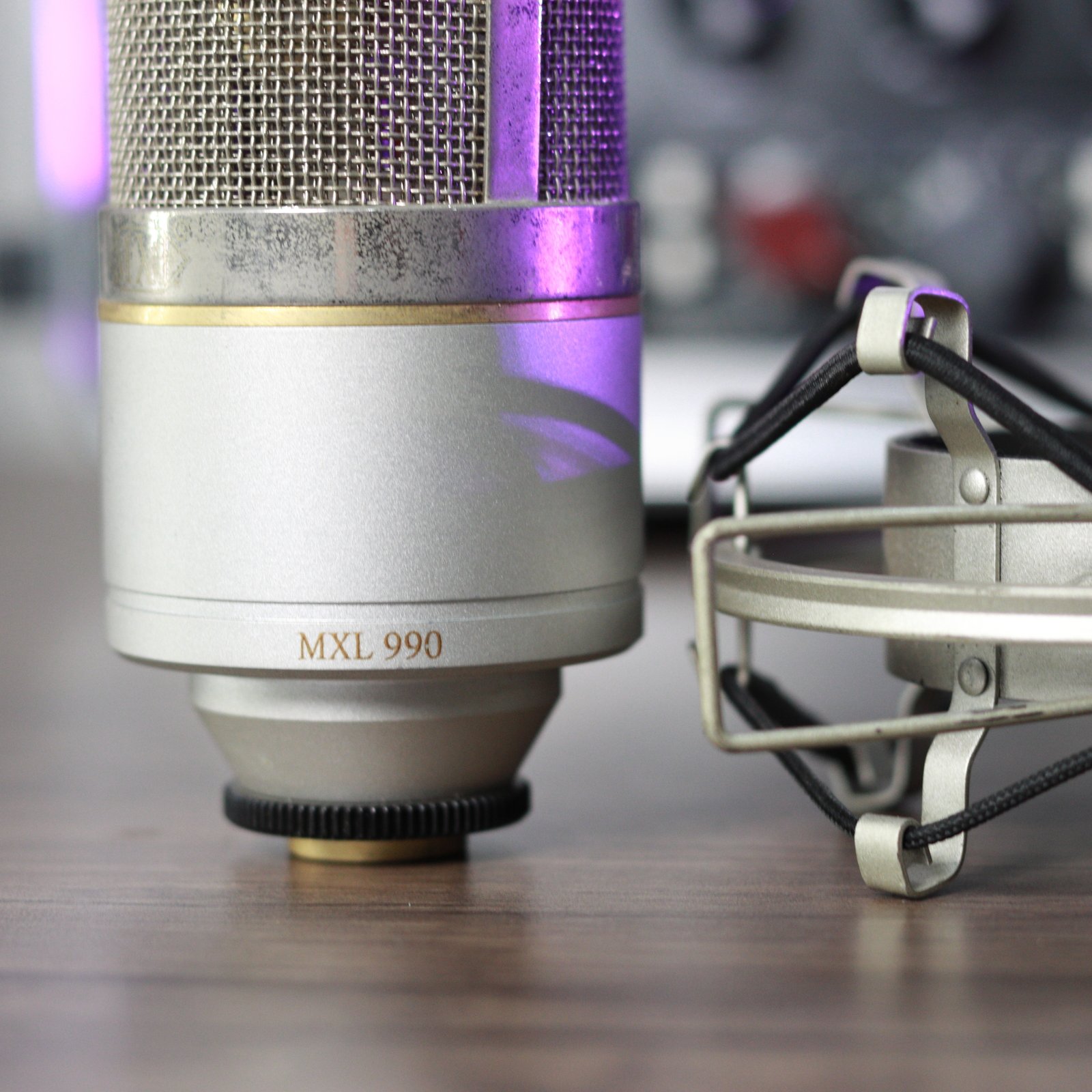 MXL 990 Condenser Microphone – (Used, Fair Condition) - Image 4