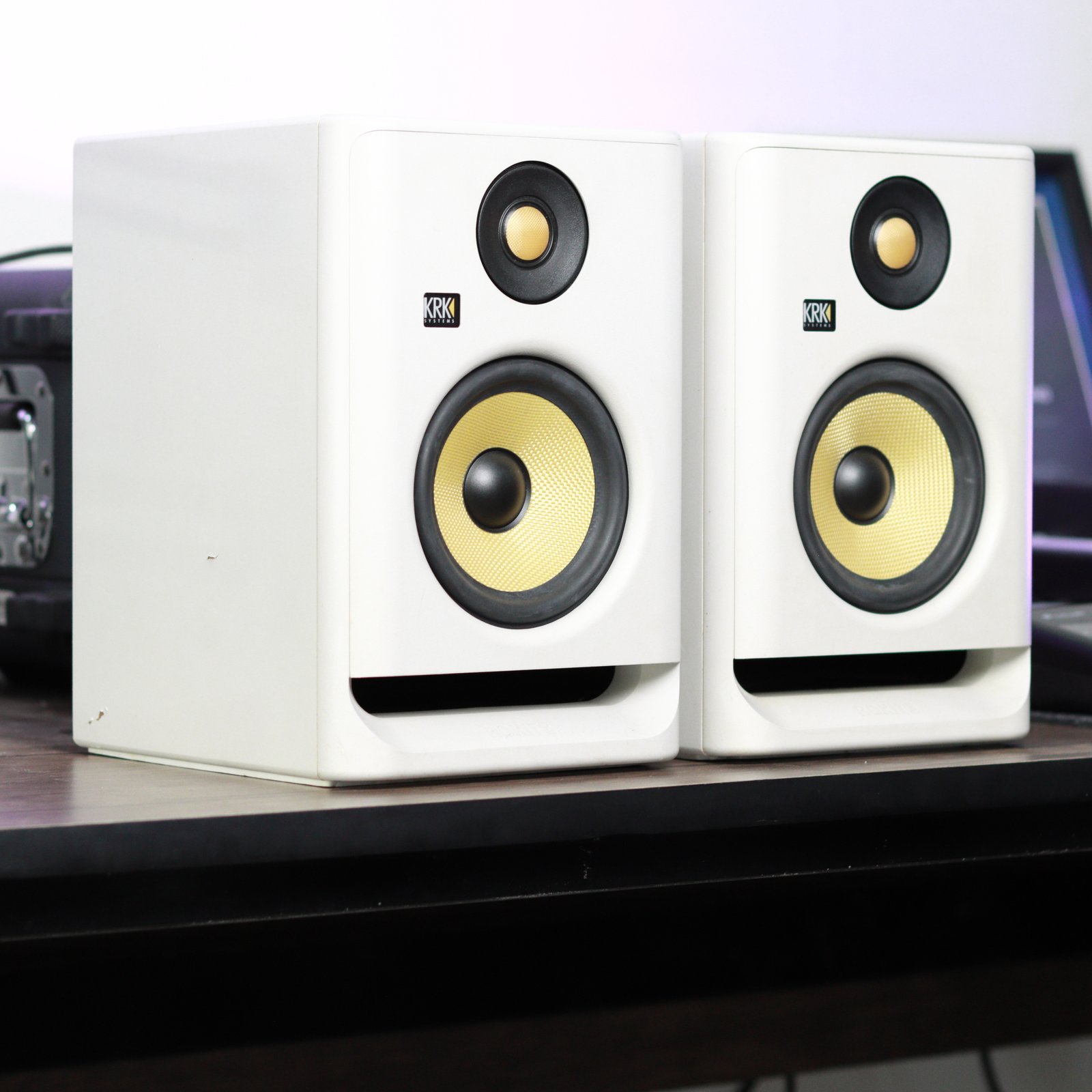 KRK ROKIT 5 Gen4 Studio Monitor – White, Pair (Used, Good Condition) - Image 3