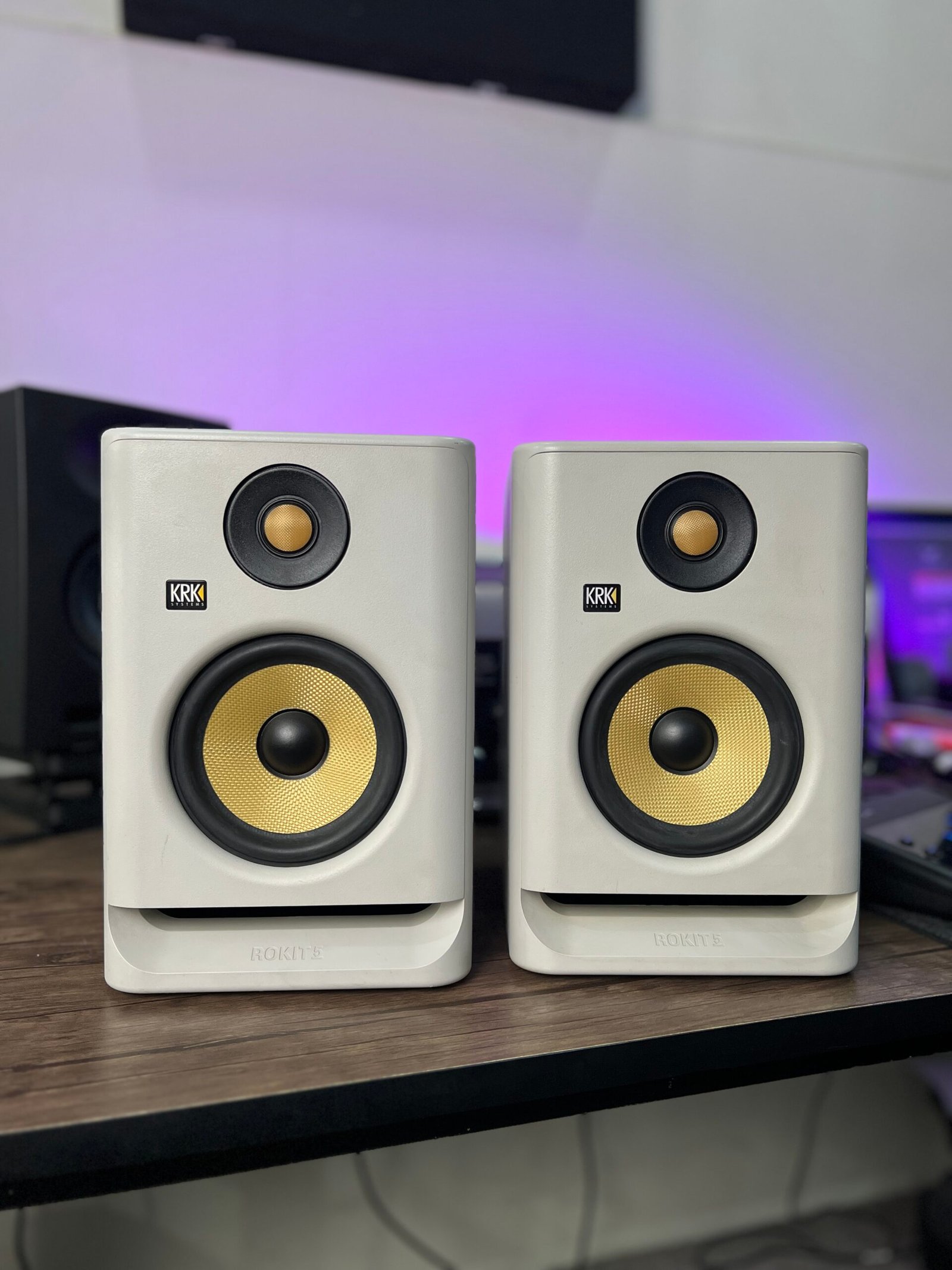 KRK ROKIT 5 Gen4 Studio Monitor – White (Used, Good Condition, Pair)