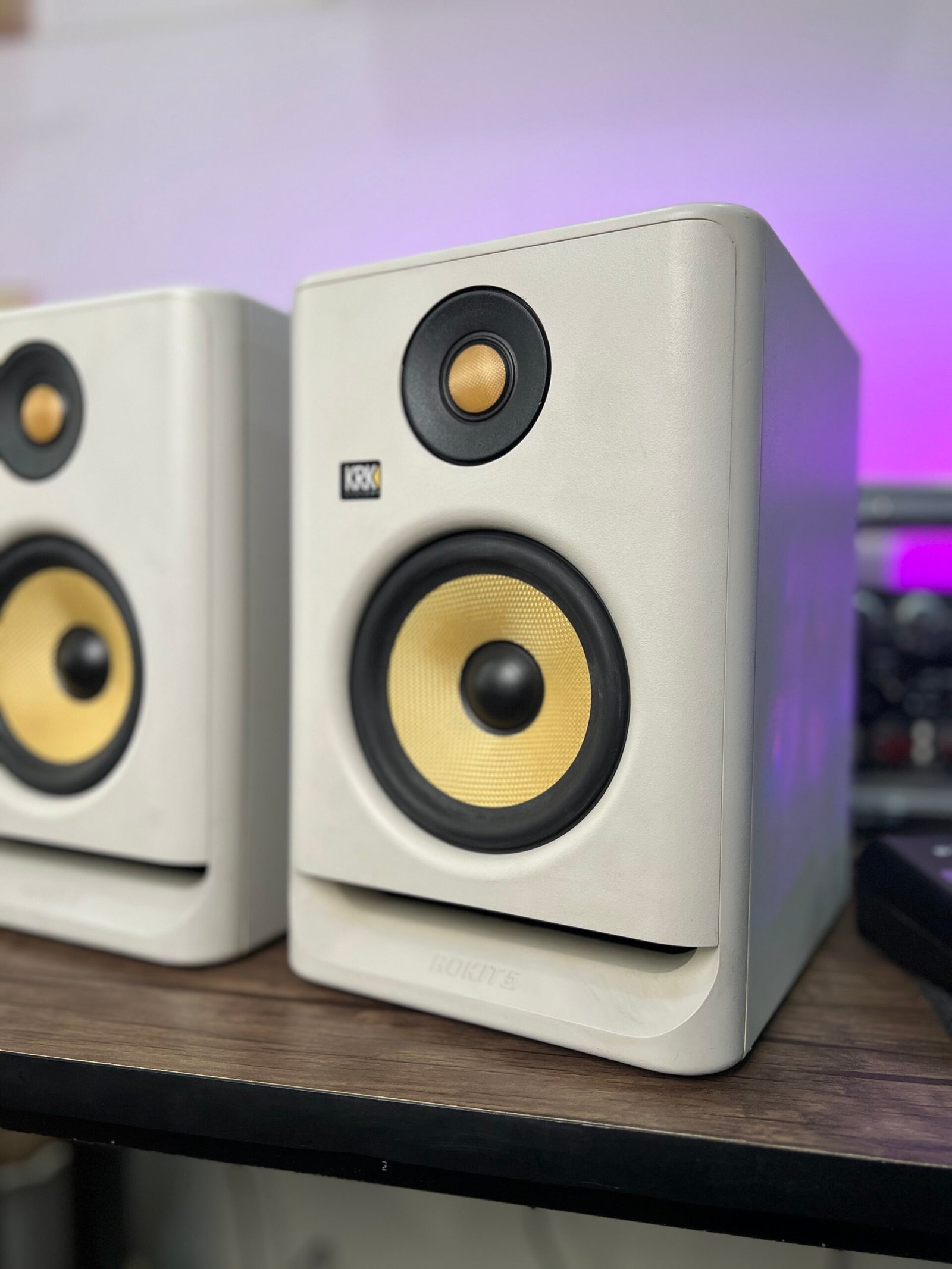 KRK ROKIT 5 Gen4 Studio Monitor – White (Used, Good Condition, Pair) - Image 4