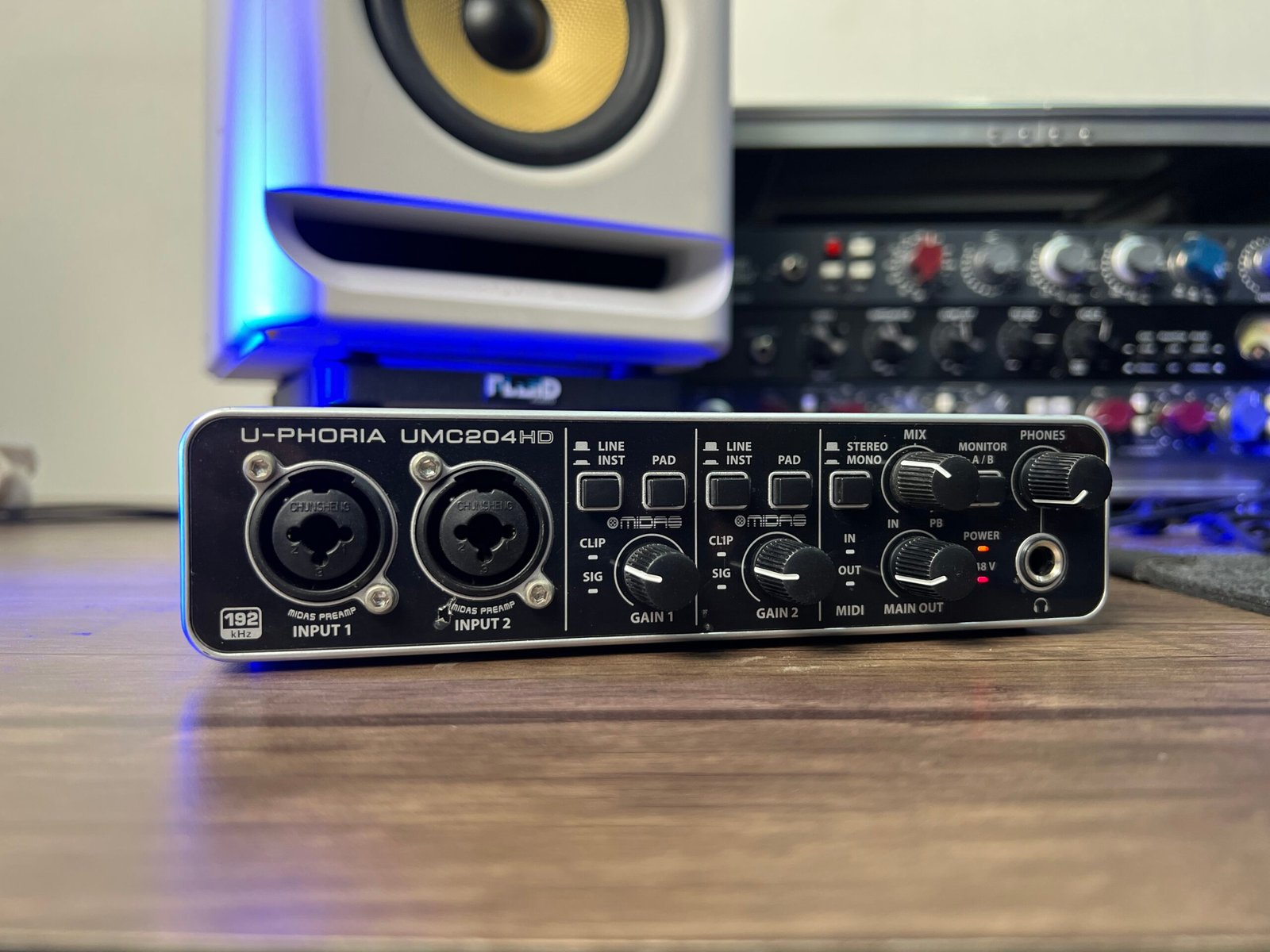 Alternative view of Behringer UMC204HD Audio Interface – (Used, Good Condition)